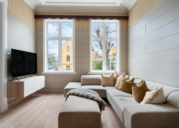 Experience The Luxury Lifestyle 100m From Bryggen! *