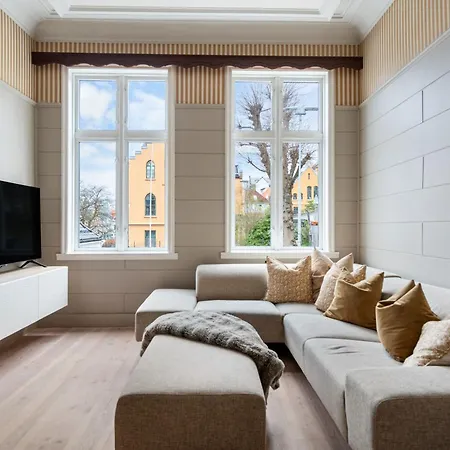 Experience The Luxury Lifestyle 100m From Bryggen! *